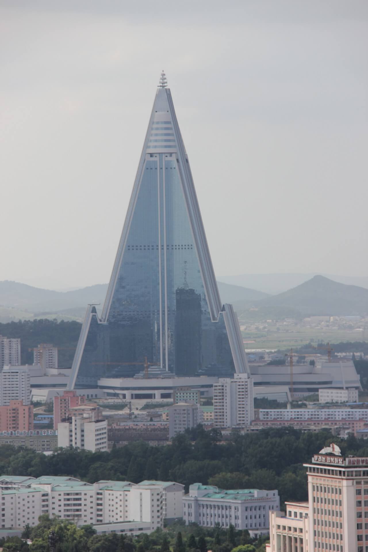 Ryugyong Hotel in Pyongyang (North Korea) - skyscrapper unfinished ...